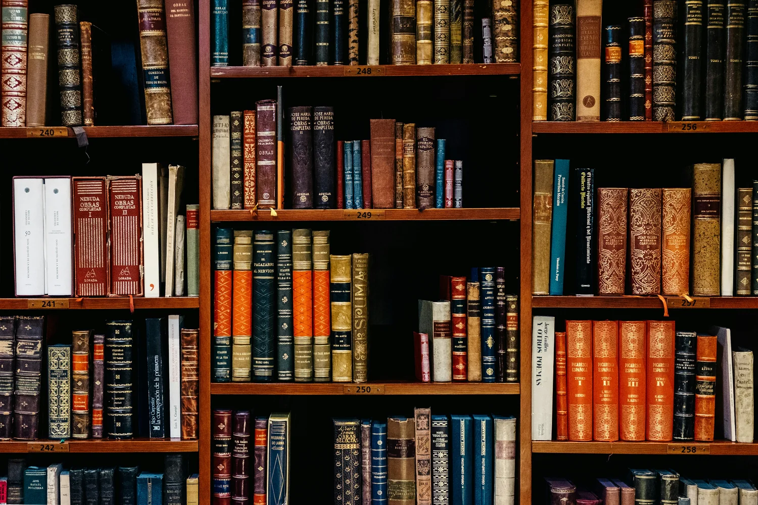 مكتبة كتب ومراجع